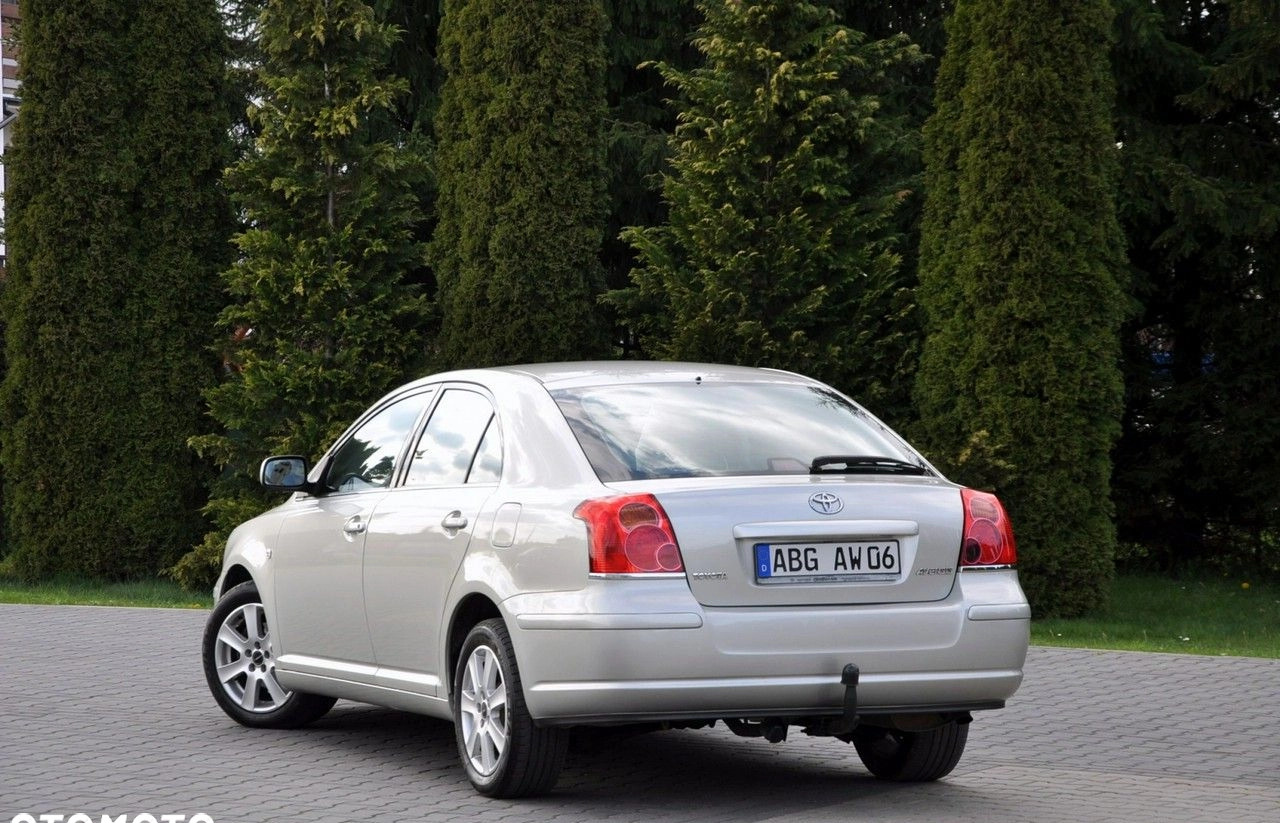 Toyota Avensis cena 17900 przebieg: 211258, rok produkcji 2005 z Dzierzgoń małe 742